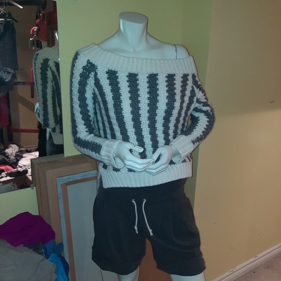 Never Worn Jean Length Sweater! - Picture 2 of 7
